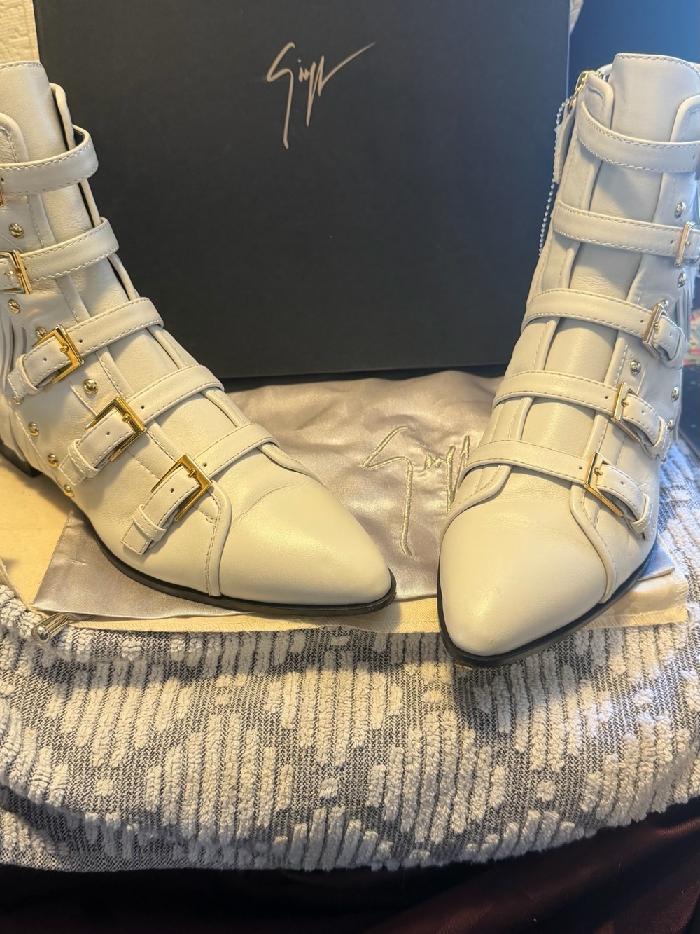Vero Cuoio White Leather Pointed Buckle Ankle Boots